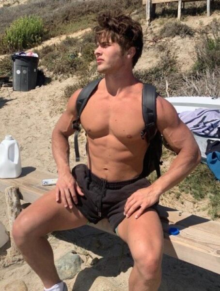 shirtless4kn34l.jpg