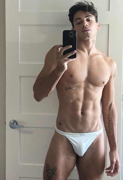 shirtlessnn44.jpg