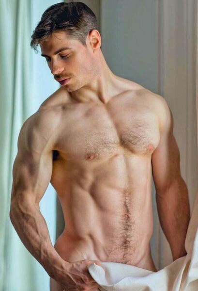shirtlessstud32434.jpg