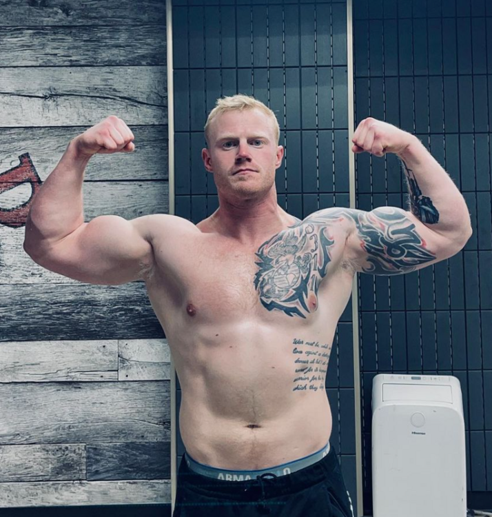 Muscle Blond.png