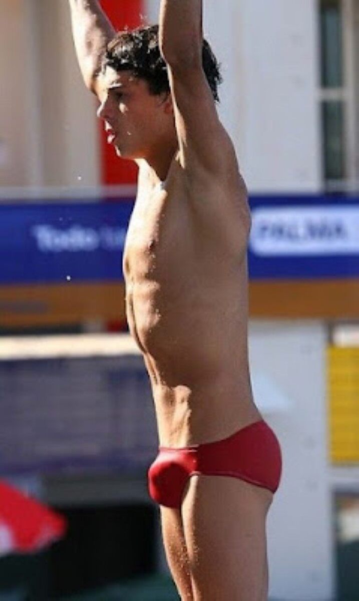 twink-big bulge-speedo.jpg