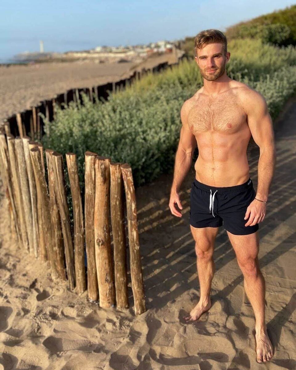 shirtless_stud (172).jpg