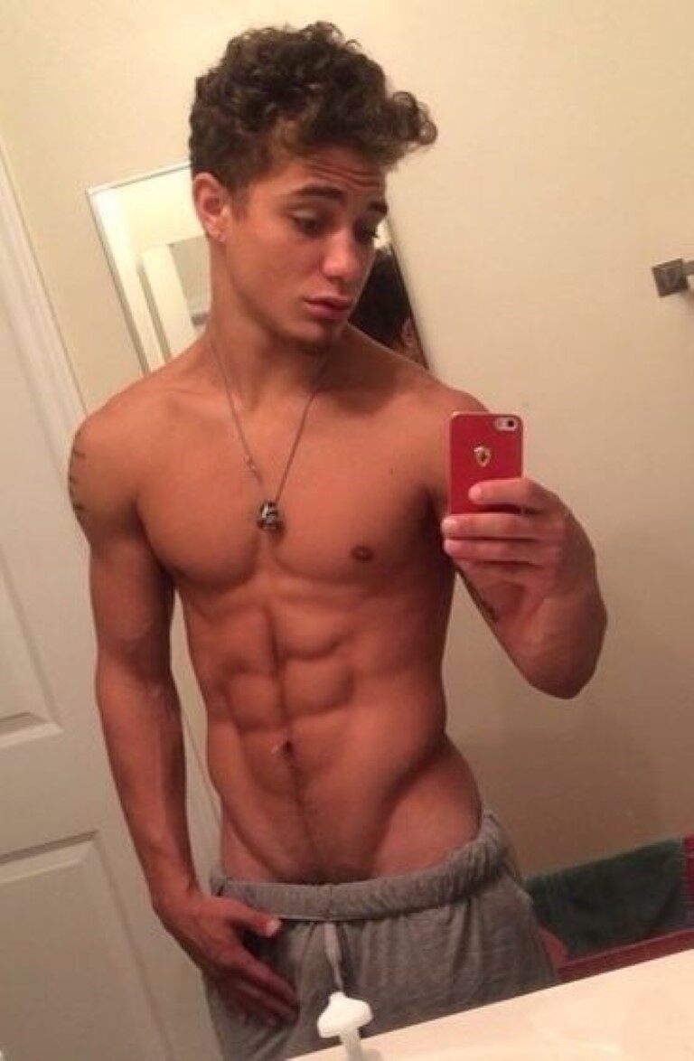 shirtless_stud (994).jpg