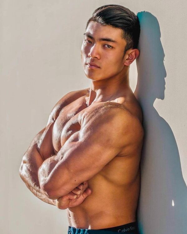 xxxasian hunk.jpg