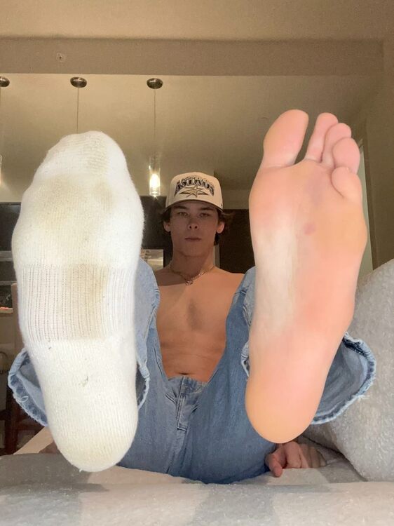 Feet.jpg