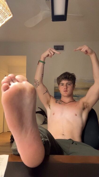 Feet2.jpg