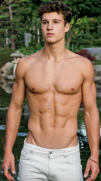 xxxnavel whitejeans.PNG