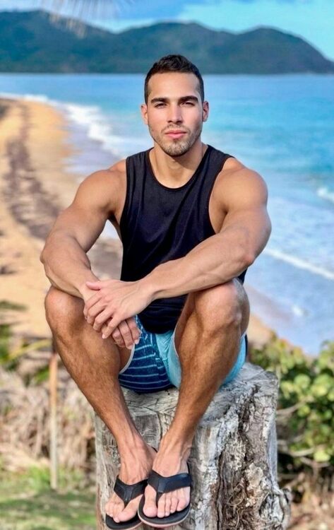 xxxoutdoors pedestal.jpg