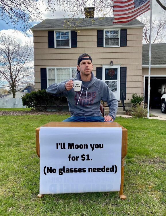 1 Dollar Mooning.jpg