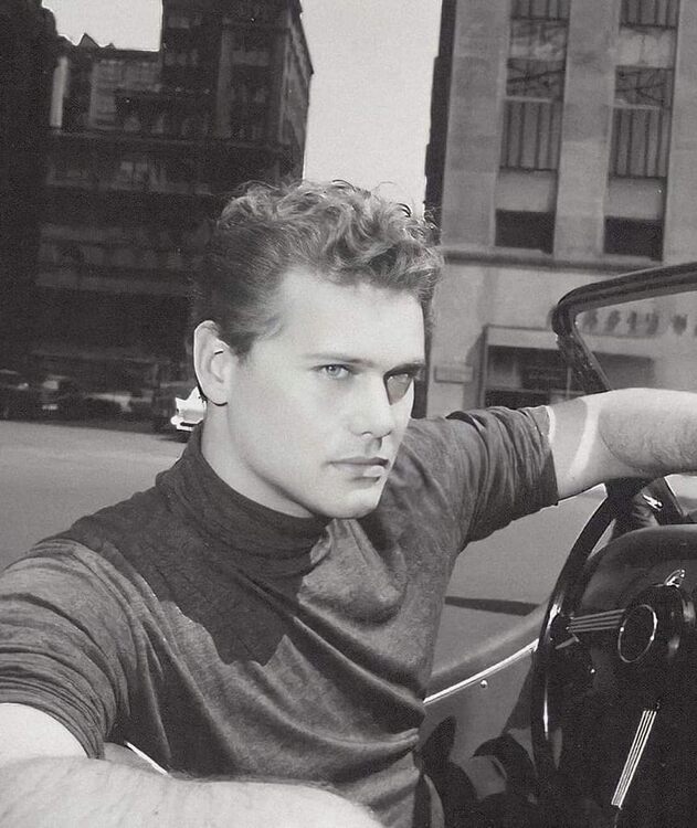 Young Larry Hagman.jpg