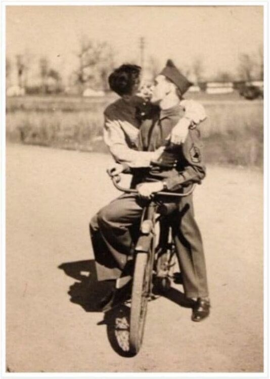 Bike Kiss.jpg
