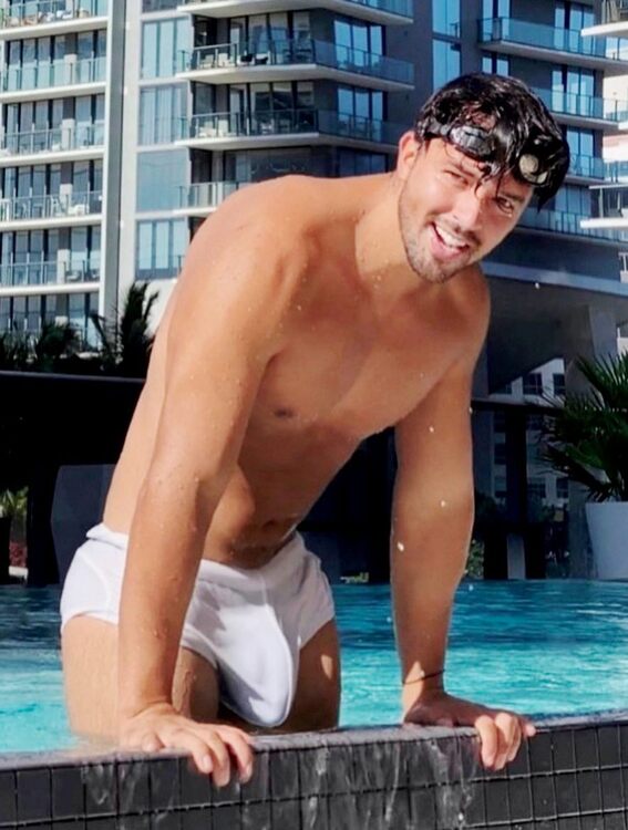 xxxpoolboy bulge.jpg