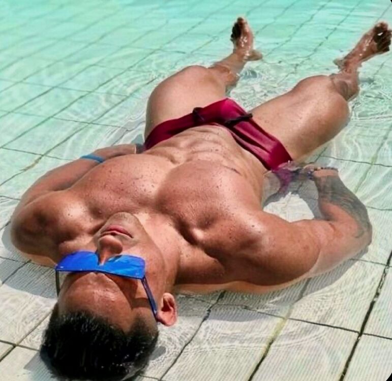 xxxpoolboy liying.jpg