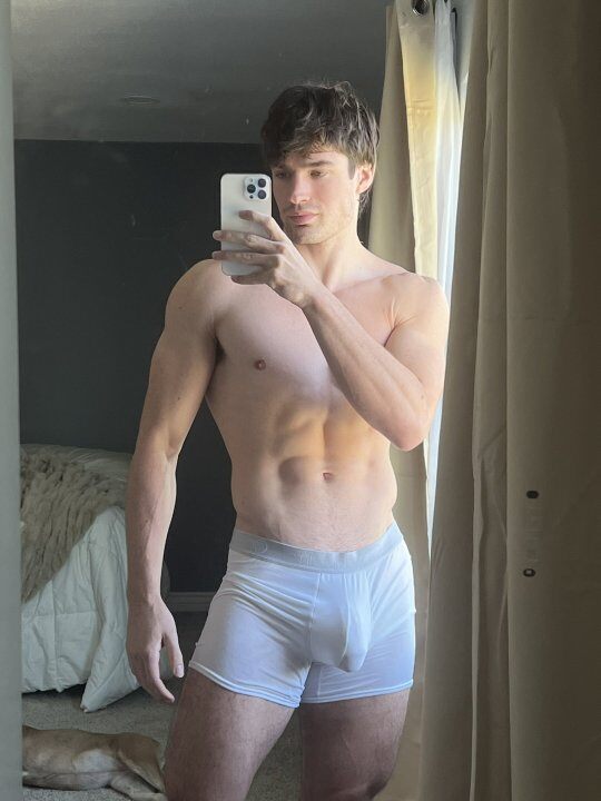Hot_Dudes_de69d38cd4caf503a461a20791eec576_f6d37d26_540.jpg