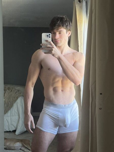Hot_Dudes_de69d38cd4caf503a461a20791eec576_f6d37d26_540.jpg