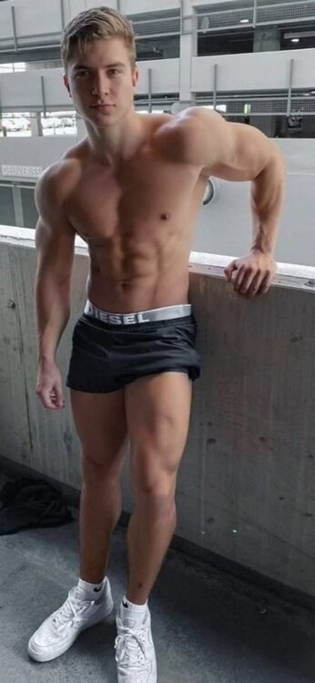 Blond Muscle Stud.jpg