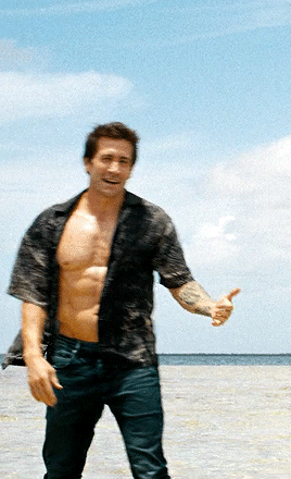 jake gyllenhaal road house (3).gif
