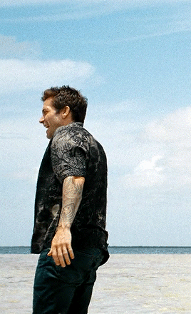 jake gyllenhaal road house (4).gif