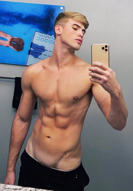 xxxblondish self.jpeg