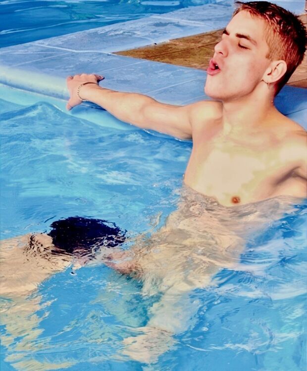 xxxpoolboysuck.jpg