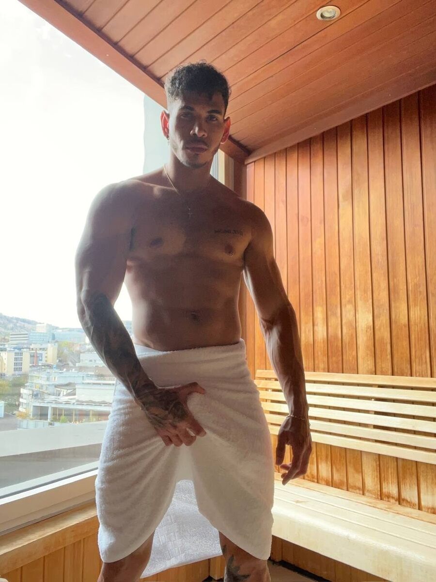 Pecs & Nips & More