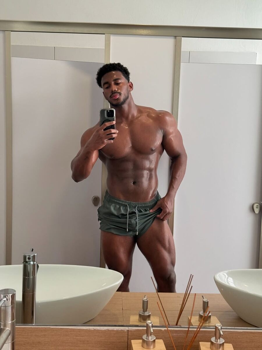 Pecs & Nips & More