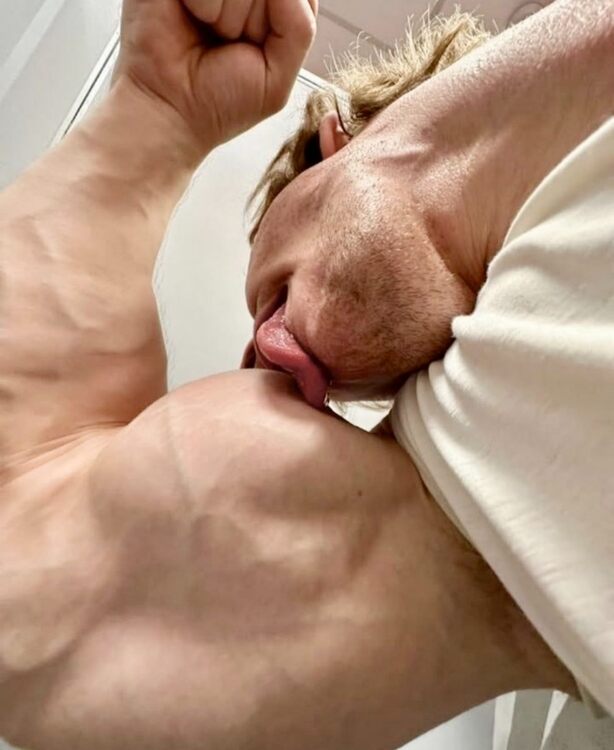 xxxtongue biceps.jpg