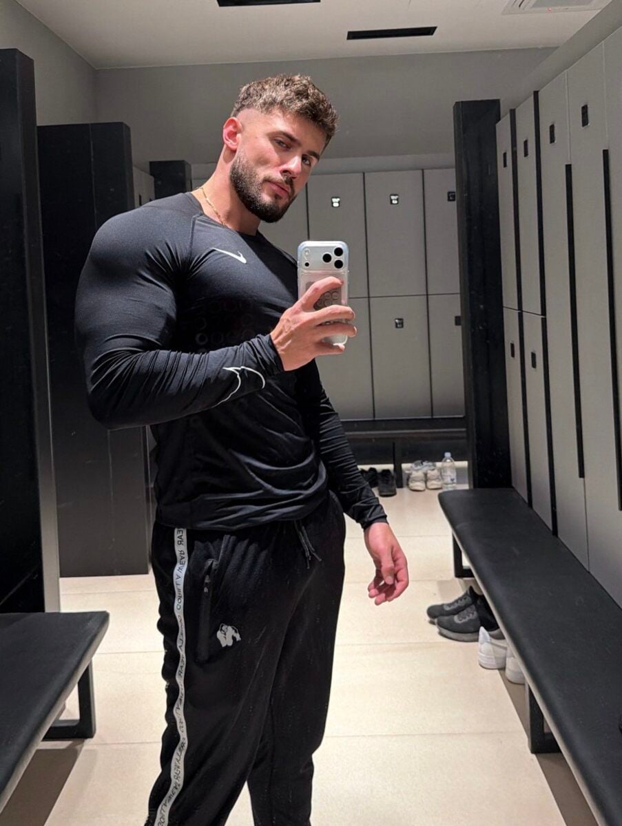 Even with his Shirt ON...