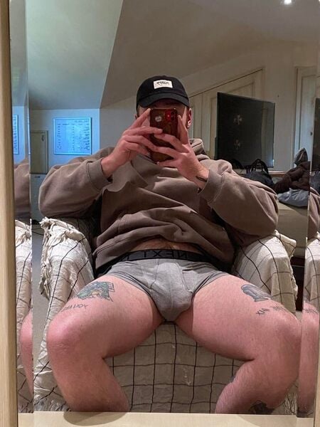 small.30-hey-bro-im-bored-come-entertain