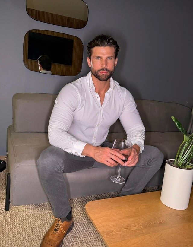 large.swipe-me-in-the-streets-vs-me-in-t