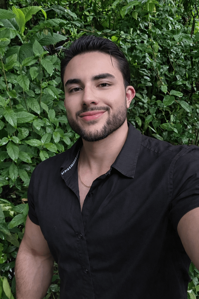 small.getting-ready-for-new-years-eve-v0