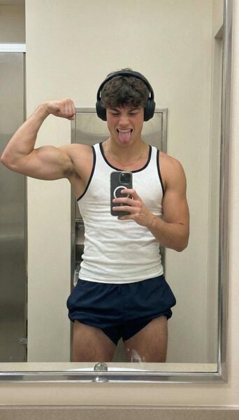 small.first-post-hey-guys-v0-52gxc6cdnxk