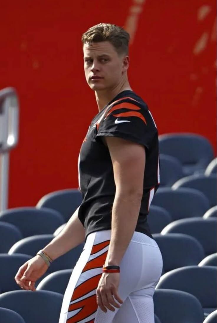 Joe Burrow.jpg