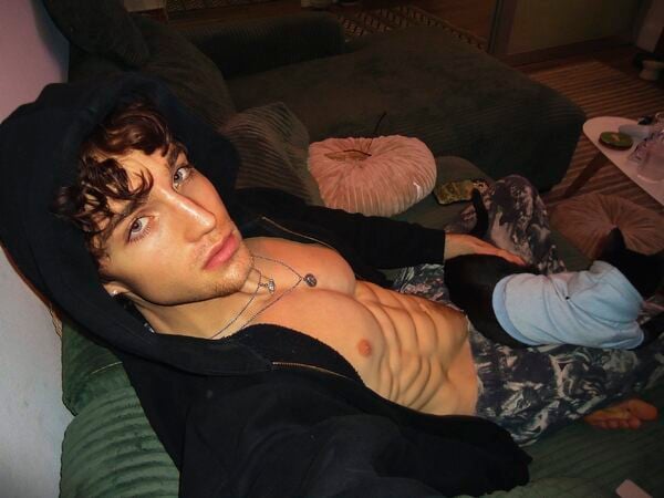 small.20260420_051729.jpg.8b8d92831fdd3e