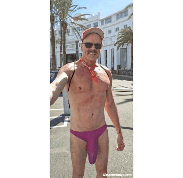 Exhibiting monsterbulge in public