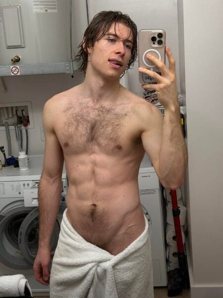 small.towel-on-or-off-v0-tnwt0wjf12sg1.j