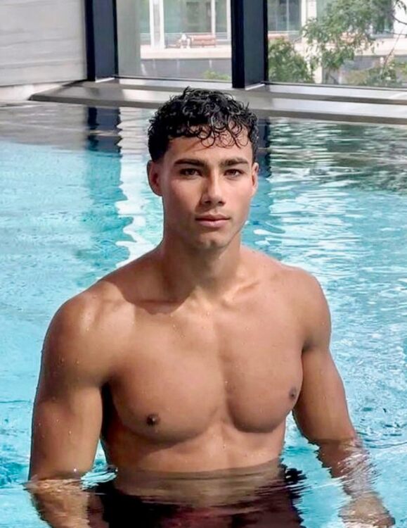 xxxpoolboy dimple.jpg