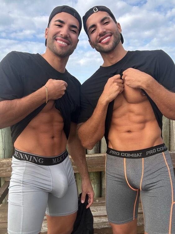 xxxtwinsbulge.jpg
