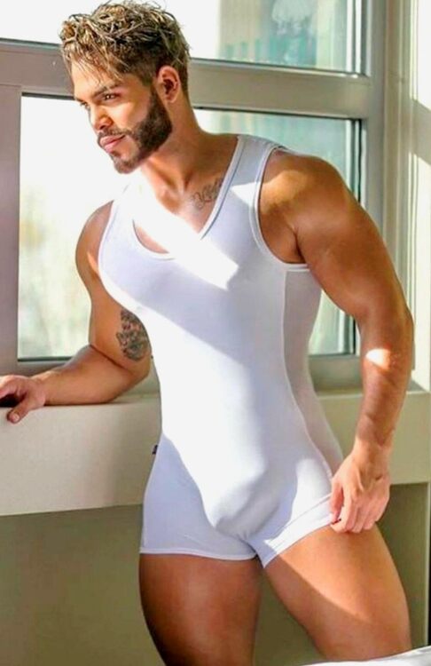 XXXWHITE WORE STUD.jpeg
