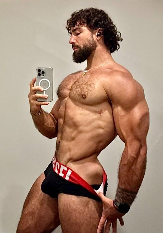 xxxbearded hunk.jpg