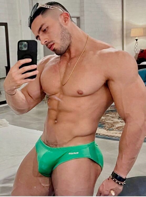 xxxgreenhunk.jpg