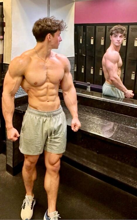 xxxmirrorabs.jpg