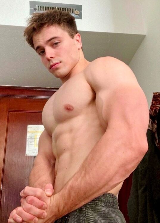 xxxsonflexing.jpg