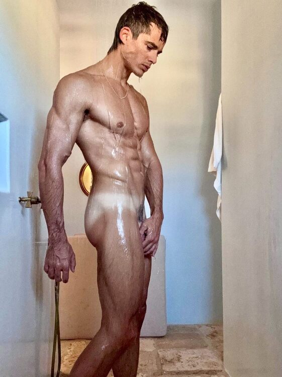XXXTANLINESHOWER.jpg