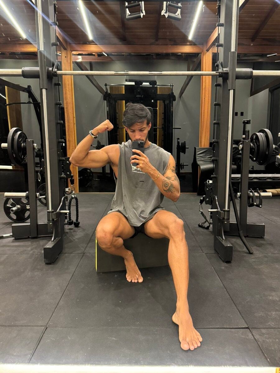 Manspreading
