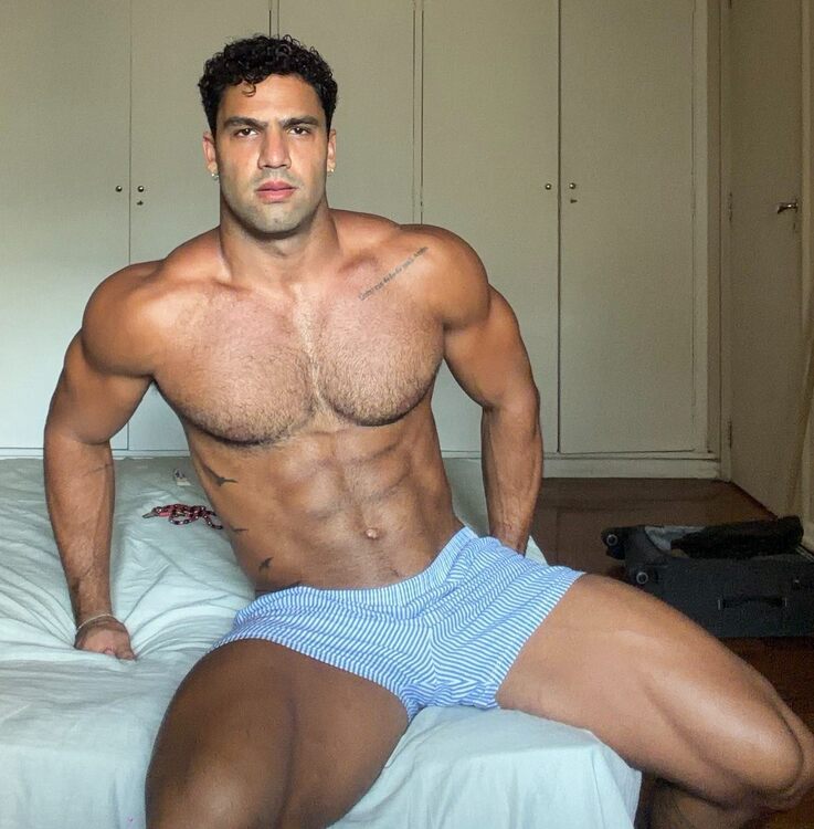 xxxbededgehhunk.jpg
