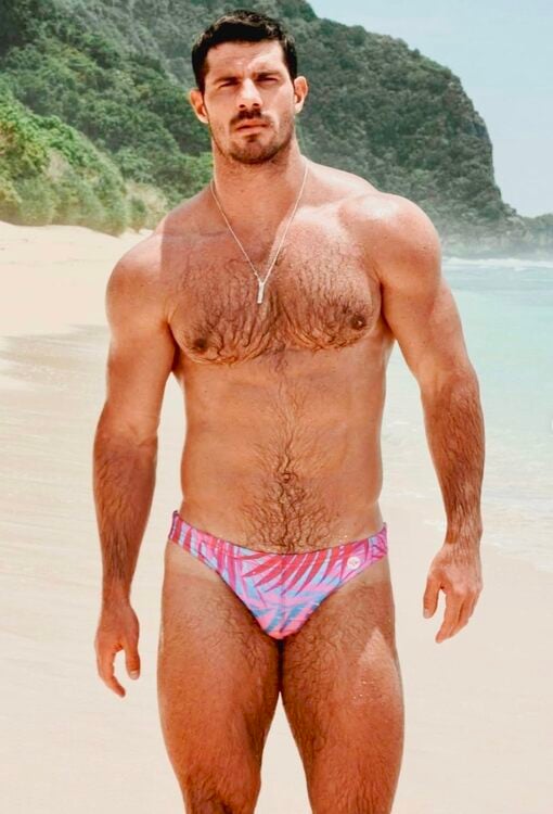 xxxfrontbeachhunk.jpg