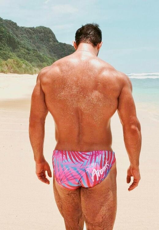 xxxfrontbeachhunk2.jpg