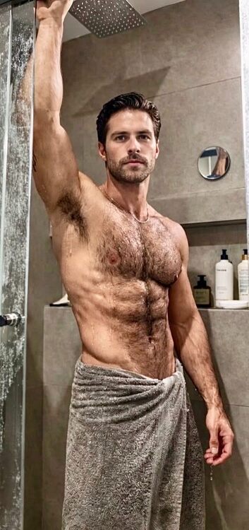 xxxhairy&towel.jpg