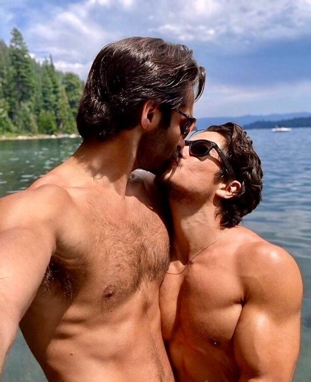 xxxkiss&shades.jpg